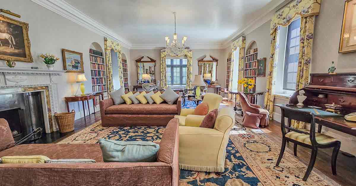Churchill’s bedroom Period furniture and personal possessions.