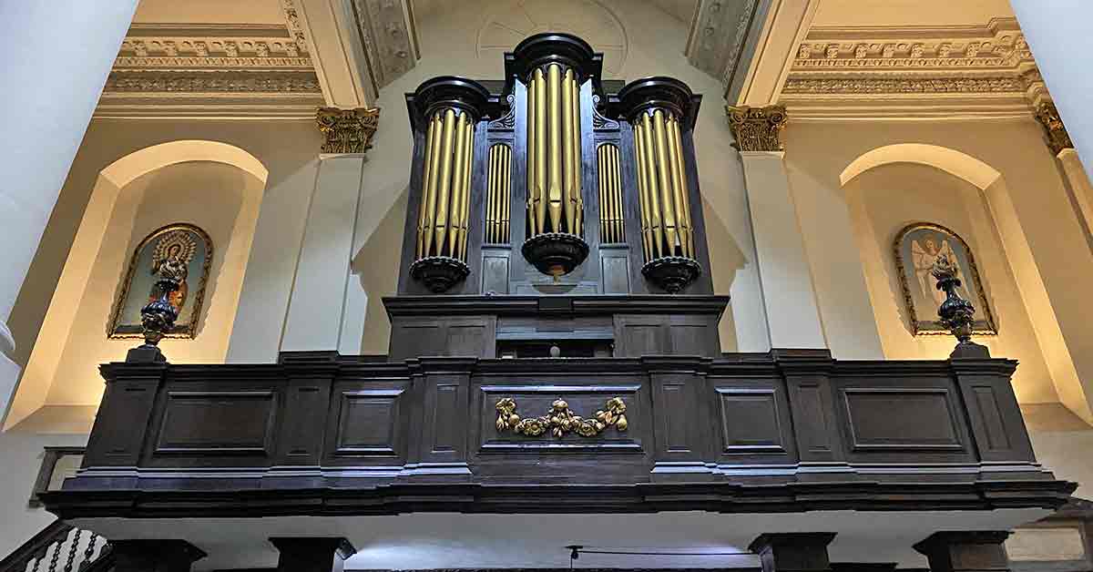 Gold leaf pipes in dark oak surrounds.