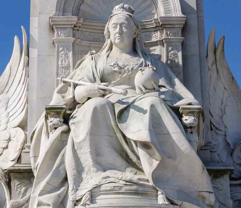 Detail of the seated queen.